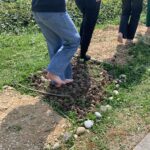sentier pieds nus